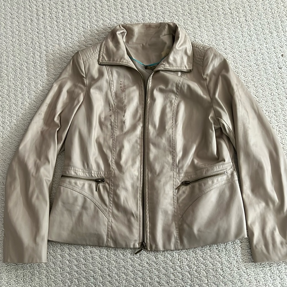 Women’s jacket - beige fake pleather shiny outer layer. Please see notes!